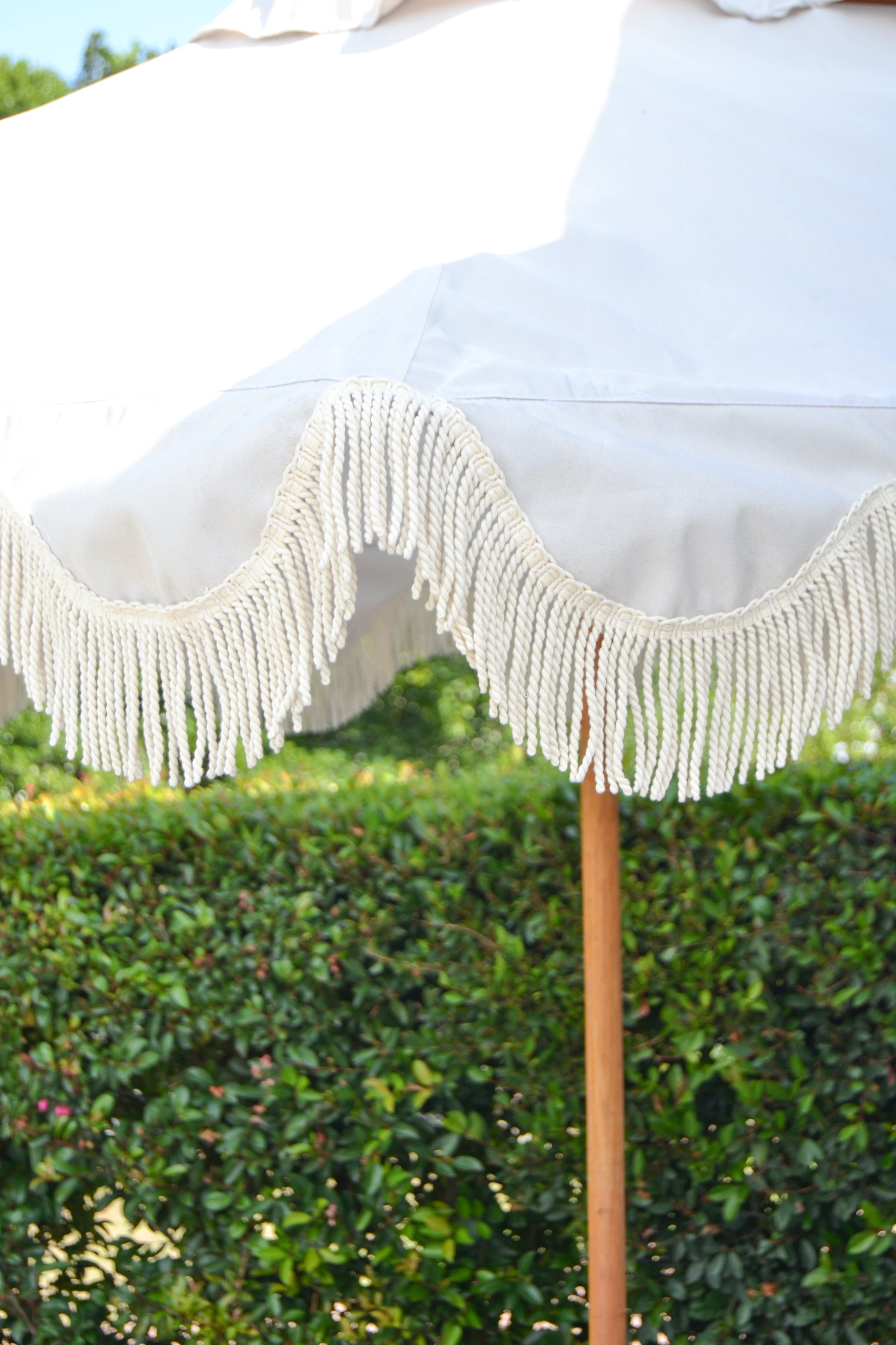 Plain Fringed Patio Umbrella – thatchandshade